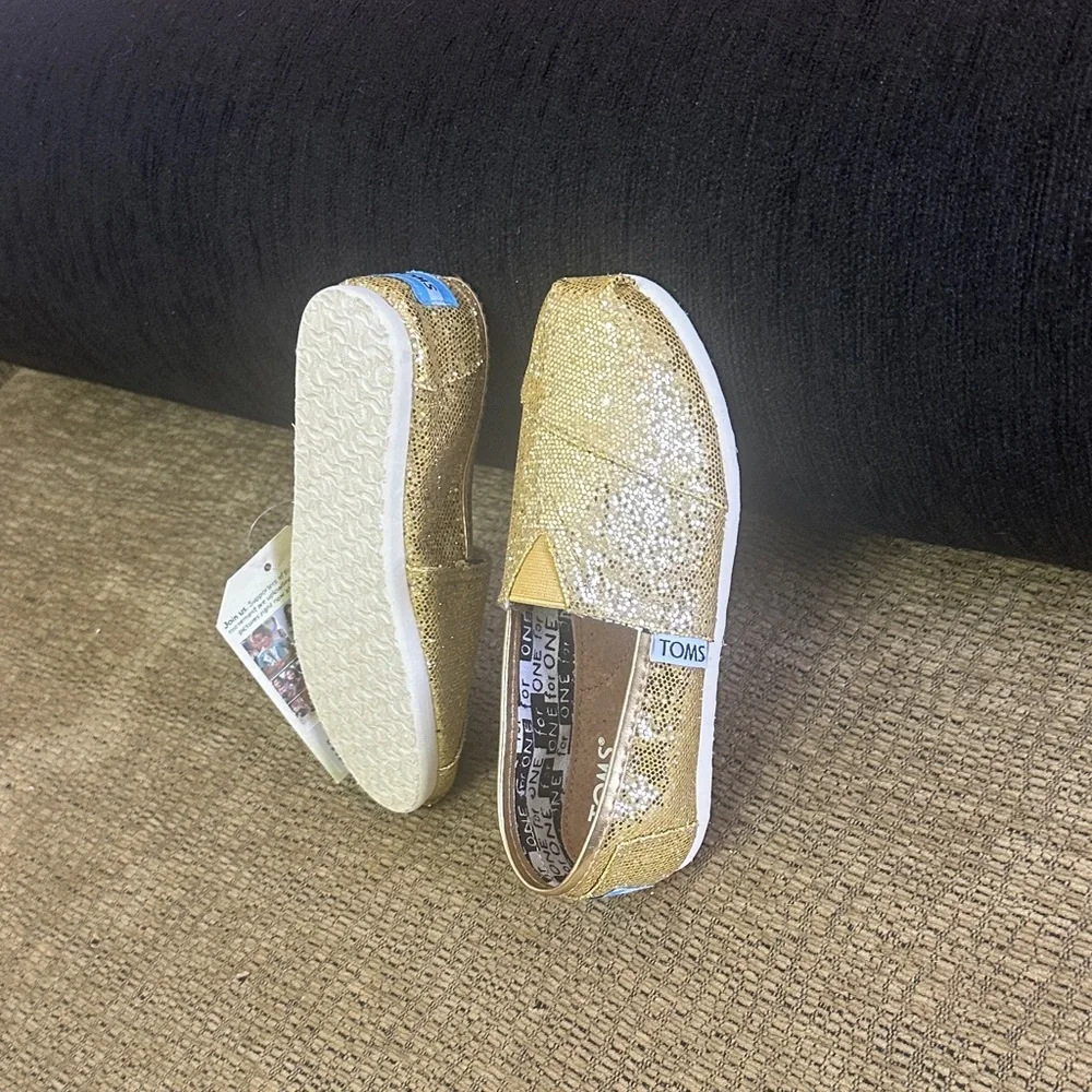 TOMS Kids Glitter Slip-On Shoes in Gold size Y12